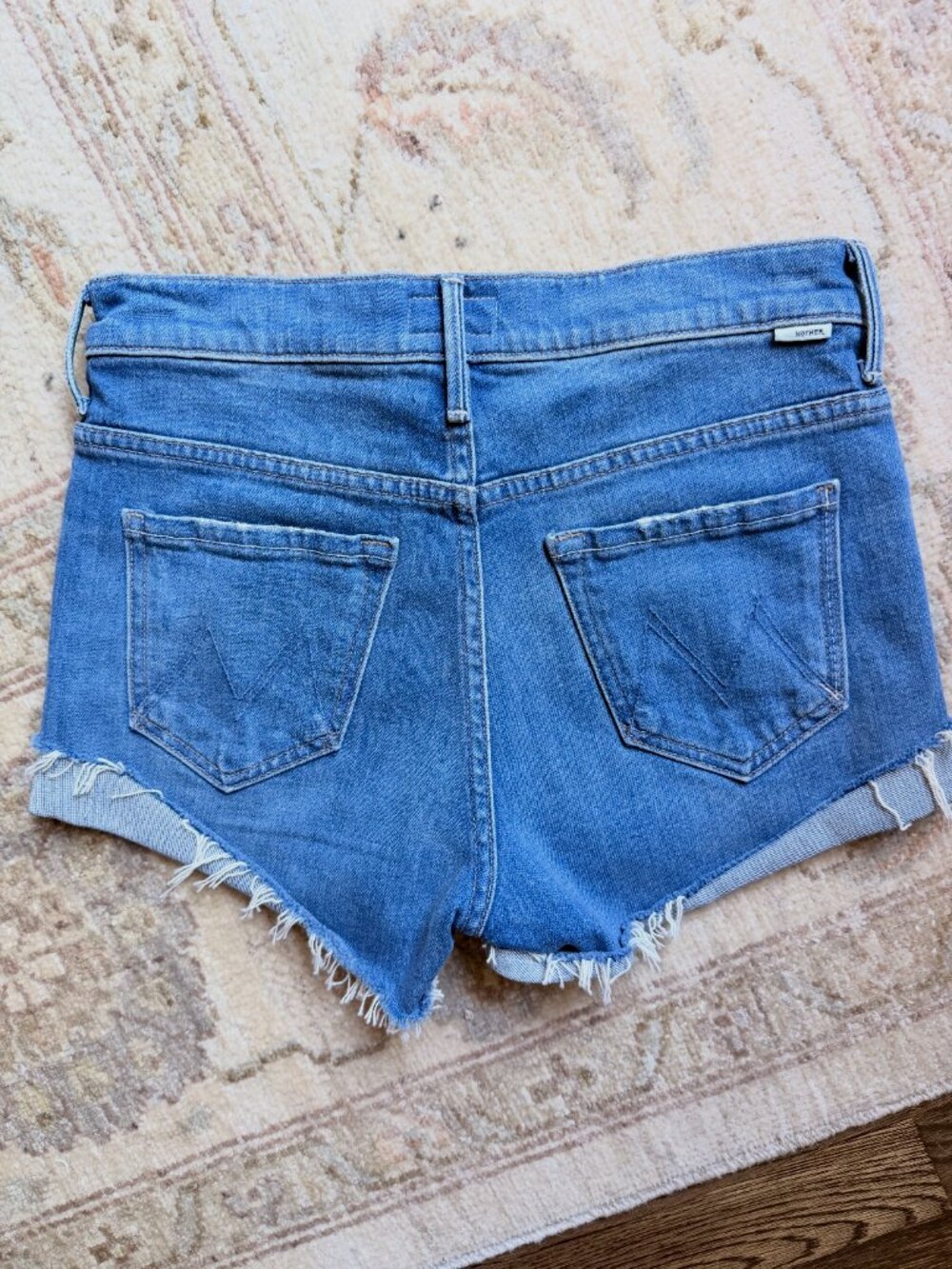 MOTHER The Rascal Slit Flip Short - Gold Rush - Size 25 - Picture 5 of 9
